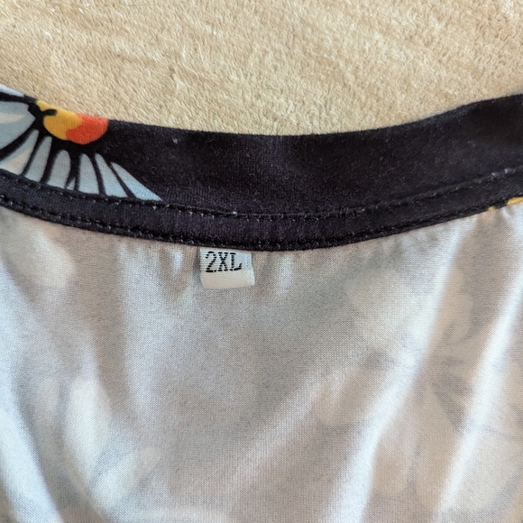 Black 2XL Tank with Daisy Print - Picture 2 of 2